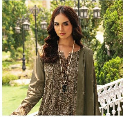 LUXURY LAWN EMBROIDERED 3 PC SUIT WITH CHIFFON DUPATTA